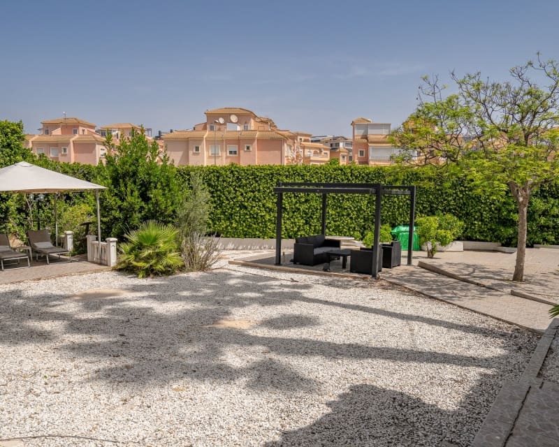 3 soveværelse Villa til salg i Playa Flamenca med swimmingpool - € 529.900 (Ref: 10167026)