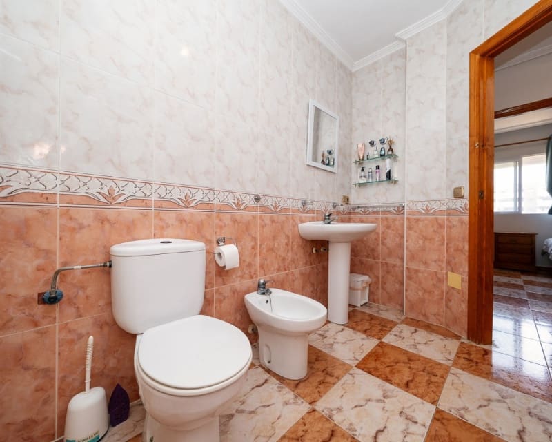 3 soveværelse Villa til salg i Playa Flamenca med swimmingpool - € 529.900 (Ref: 10167026)