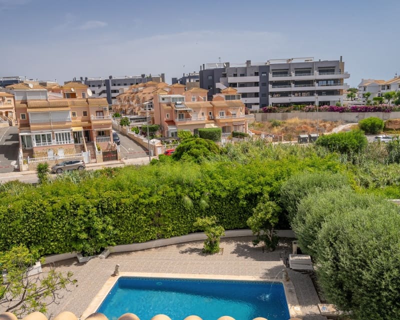 3 soveværelse Villa til salg i Playa Flamenca med swimmingpool - € 529.900 (Ref: 10167026)