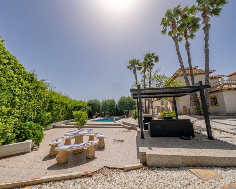 3 soveværelse Villa til salg i Playa Flamenca med swimmingpool - € 529.900 (Ref: 10167026)