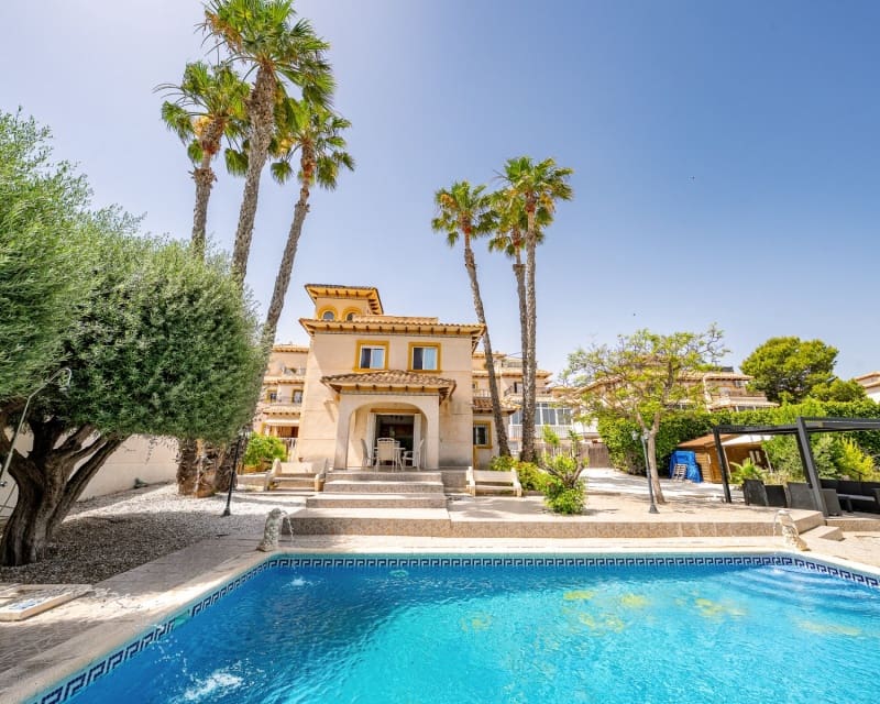 3 soveværelse Villa til salg i Playa Flamenca med swimmingpool - € 529.900 (Ref: 10167026)