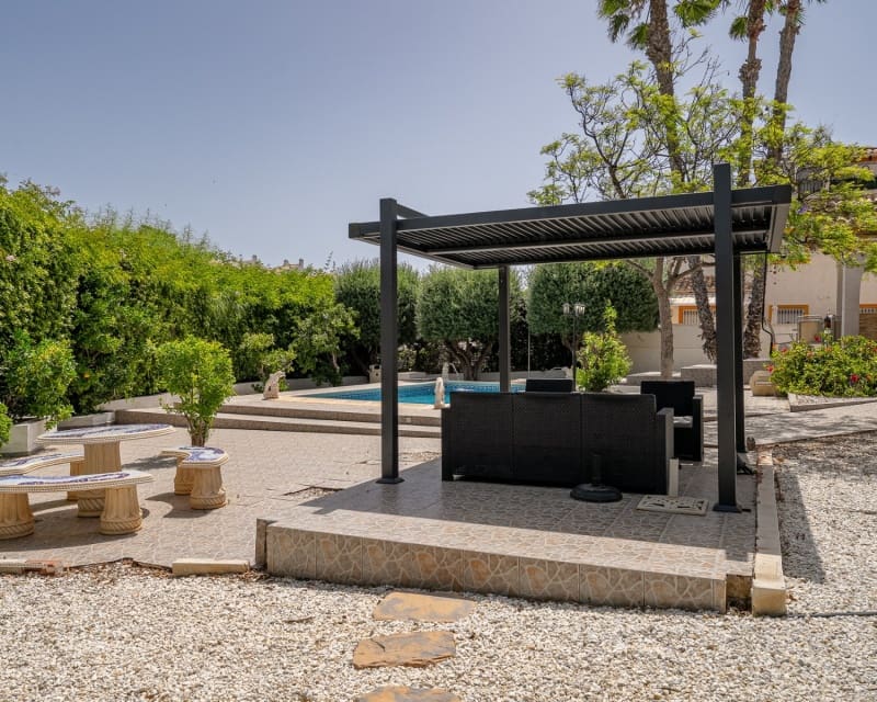 3 soveværelse Villa til salg i Playa Flamenca med swimmingpool - € 529.900 (Ref: 10167026)