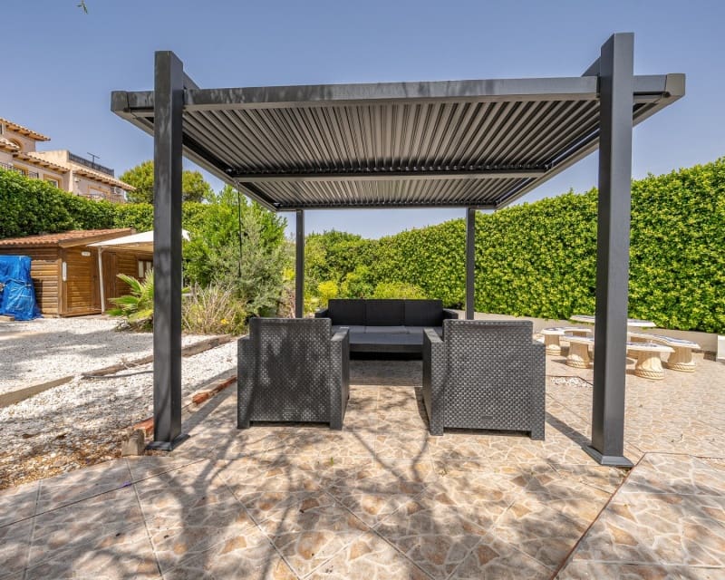 3 soveværelse Villa til salg i Playa Flamenca med swimmingpool - € 529.900 (Ref: 10167026)
