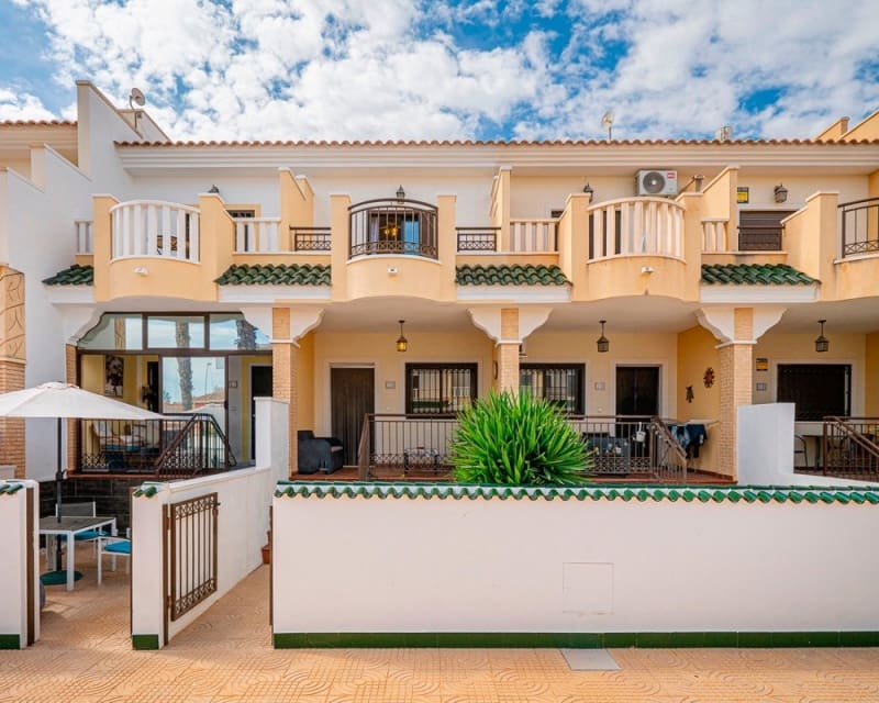 2 soveværelse Byhus til salg i Ciudad Quesada med swimmingpool - € 195.000 (Ref: 10167030)