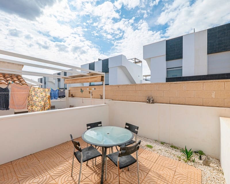 2 soveværelse Byhus til salg i Ciudad Quesada med swimmingpool - € 195.000 (Ref: 10167030)