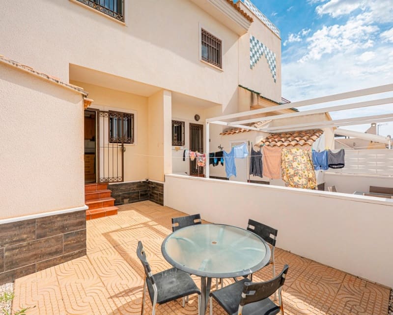 2 soveværelse Byhus til salg i Ciudad Quesada med swimmingpool - € 195.000 (Ref: 10167030)