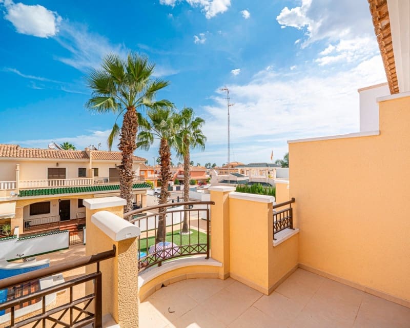 2 soveværelse Byhus til salg i Ciudad Quesada med swimmingpool - € 195.000 (Ref: 10167030)