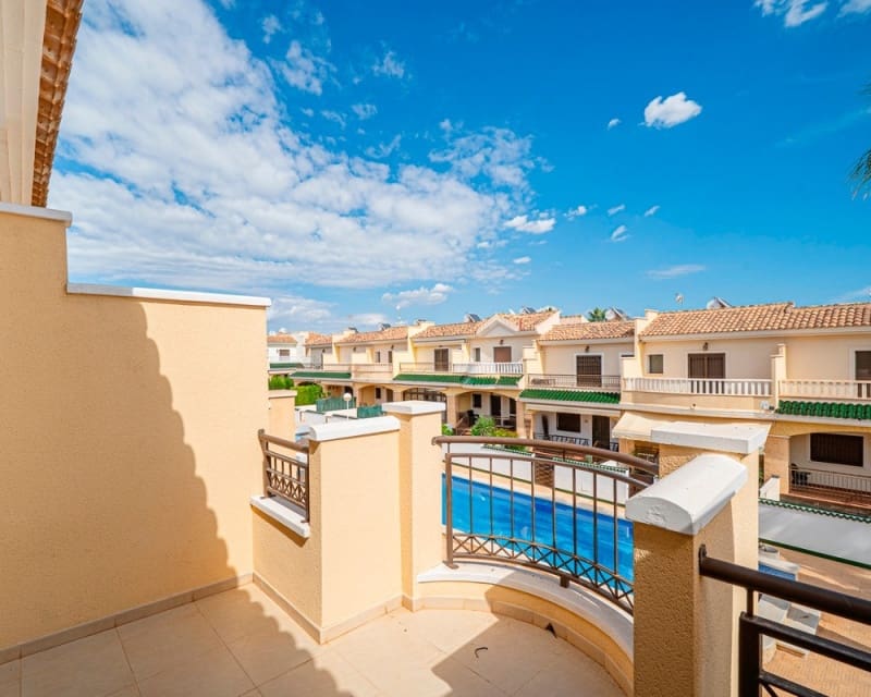 2 soveværelse Byhus til salg i Ciudad Quesada med swimmingpool - € 195.000 (Ref: 10167030)