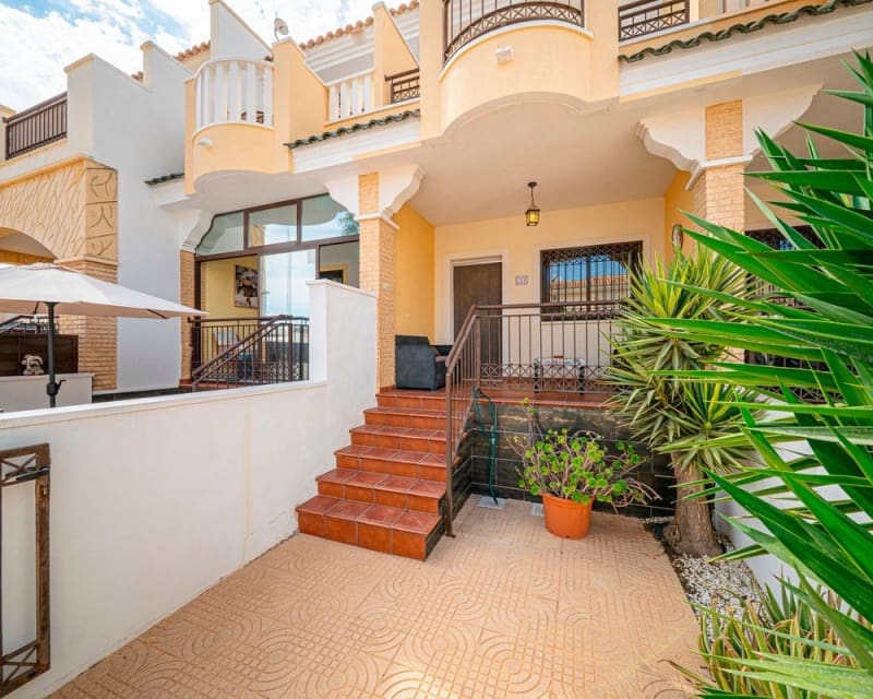 2 soveværelse Byhus til salg i Ciudad Quesada med swimmingpool - € 195.000 (Ref: 10167030)