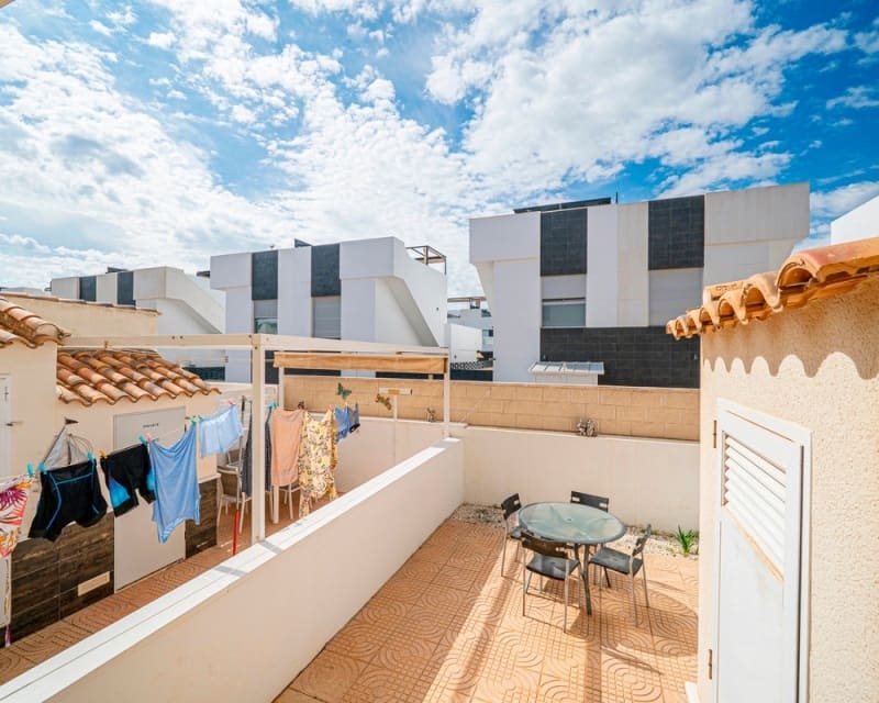 2 soveværelse Byhus til salg i Ciudad Quesada med swimmingpool - € 195.000 (Ref: 10167030)