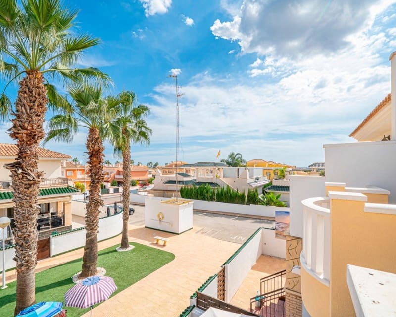 2 soveværelse Byhus til salg i Ciudad Quesada med swimmingpool - € 195.000 (Ref: 10167030)
