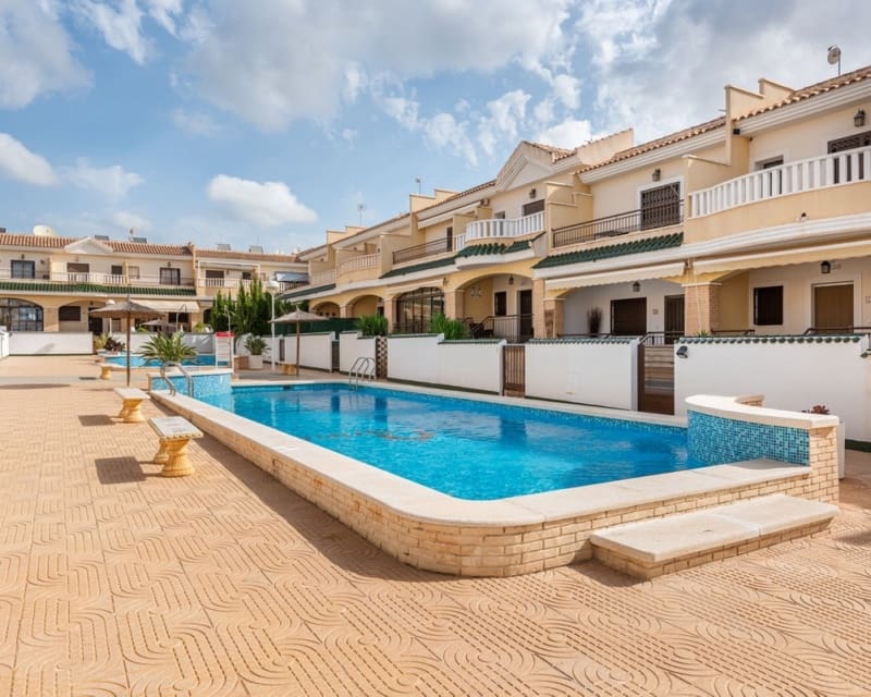 2 soveværelse Byhus til salg i Ciudad Quesada med swimmingpool - € 195.000 (Ref: 10167030)