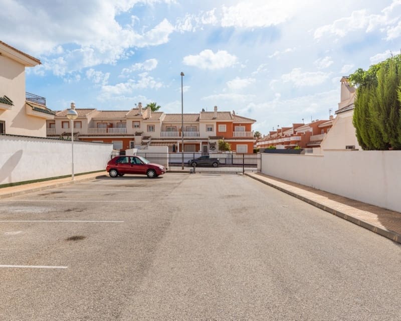 2 soveværelse Byhus til salg i Ciudad Quesada med swimmingpool - € 195.000 (Ref: 10167030)