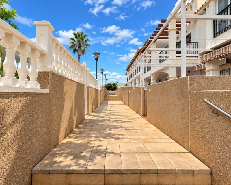 2 soverom Villa til salgs i Orihuela Costa med svømmebasseng garasje - € 219 000 (Ref: 10167031)