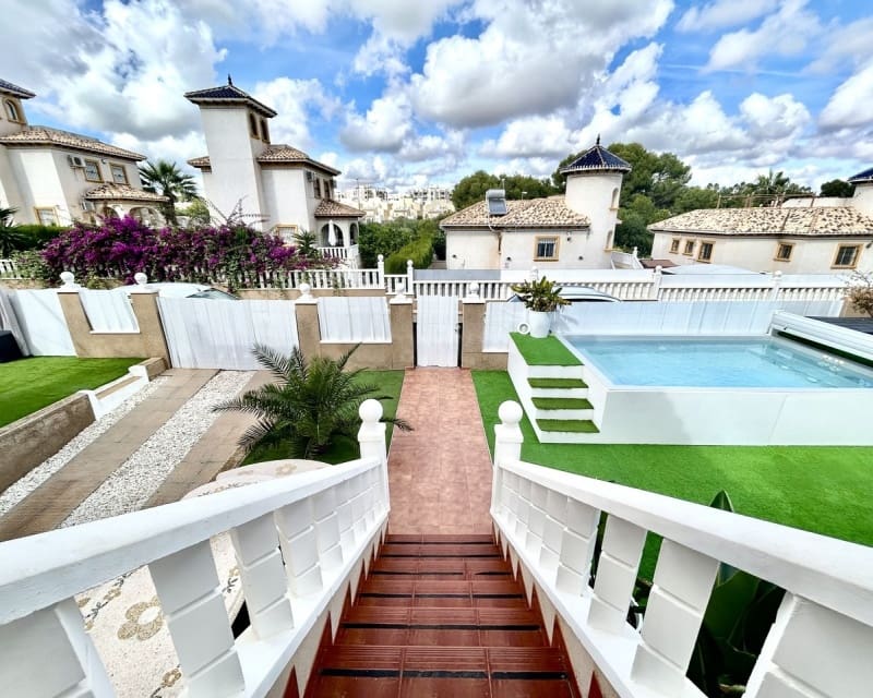 4 sypialnia Willa na sprzedaż w Villamartin z basenem - 429 900 € (Ref: 10167044)