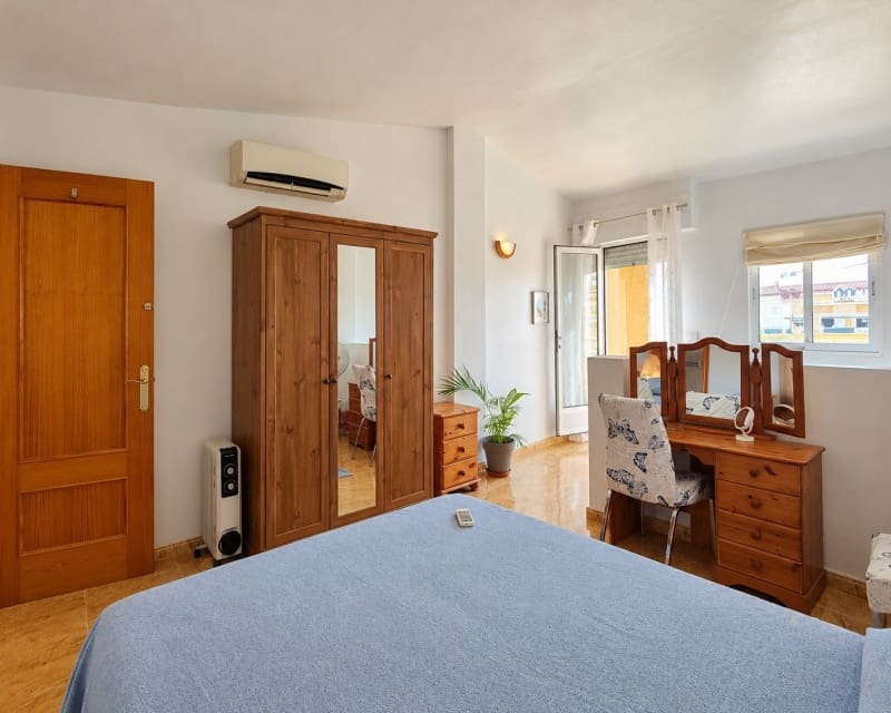 3 bedroom Townhouse for sale in La Florida with pool garage - € 197,950 (Ref: 10167046)