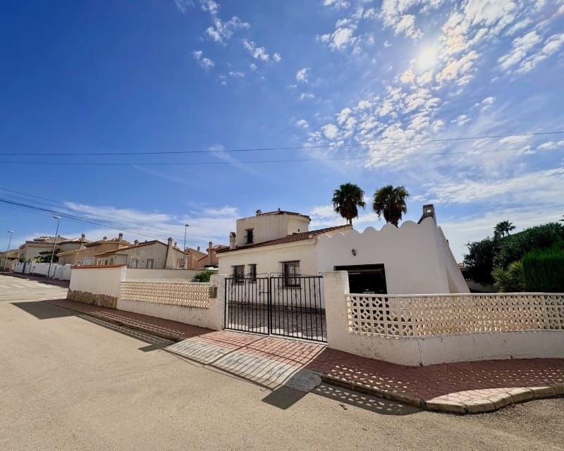 3 slaapkamer Villa te koop in Ciudad Quesada met garage - € 320.000 (Ref: 10167047)