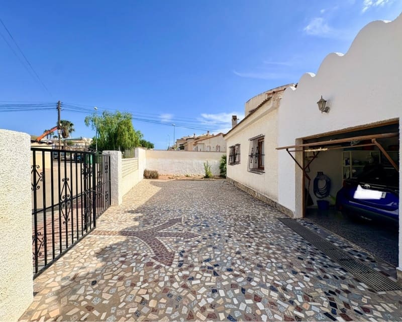 3 slaapkamer Villa te koop in Ciudad Quesada met garage - € 320.000 (Ref: 10167047)