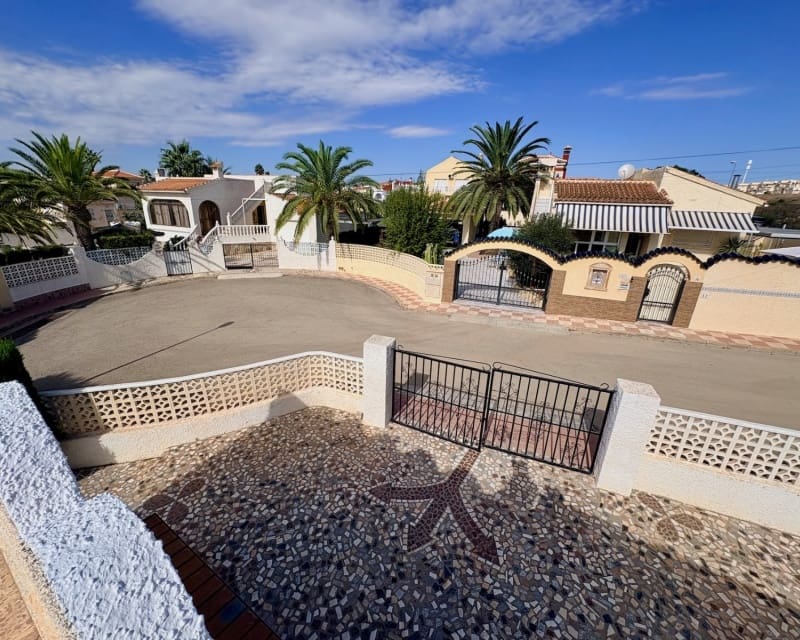 3 slaapkamer Villa te koop in Ciudad Quesada met garage - € 320.000 (Ref: 10167047)