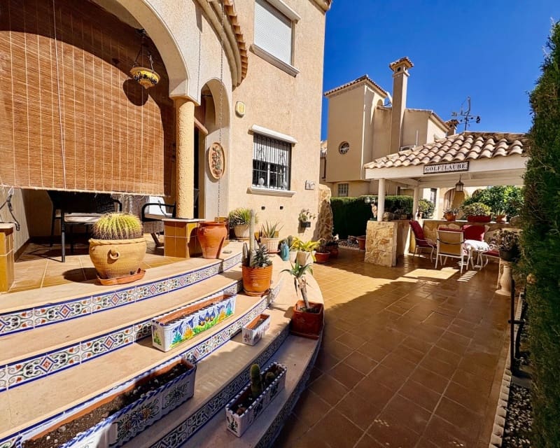 3 soveværelse Villa til salg i Playa Flamenca med swimmingpool - € 225.000 (Ref: 10167048)