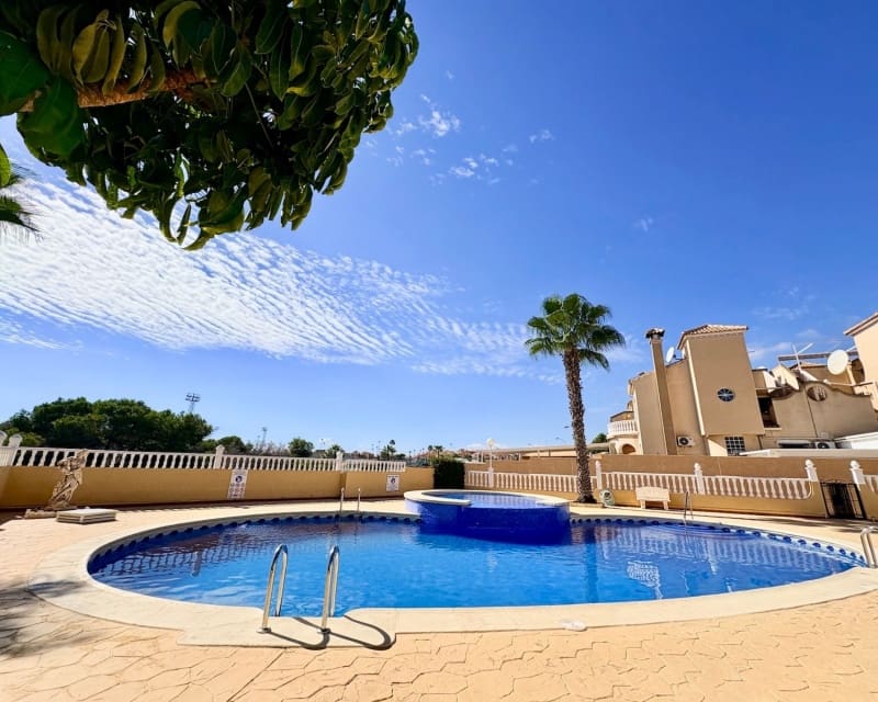 3 soveværelse Villa til salg i Playa Flamenca med swimmingpool - € 225.000 (Ref: 10167048)