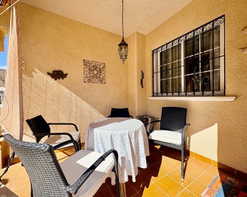 3 soveværelse Villa til salg i Playa Flamenca med swimmingpool - € 225.000 (Ref: 10167048)