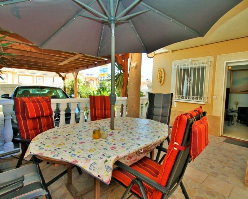 3 soveværelse Villa til salg i Playa Flamenca med swimmingpool garage - € 249.950 (Ref: 10167368)