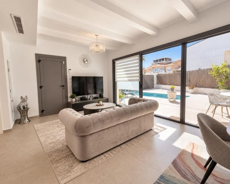 3 Zimmer Villa zu verkaufen in Villamartin mit Pool - 524.900 € (Ref: 10167371)