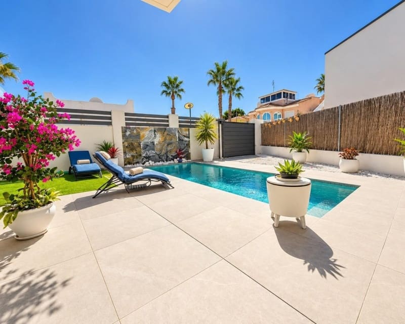 3 Zimmer Villa zu verkaufen in Villamartin mit Pool - 524.900 € (Ref: 10167371)