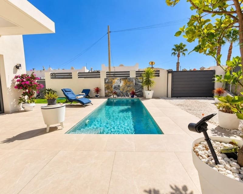 3 Zimmer Villa zu verkaufen in Villamartin mit Pool - 524.900 € (Ref: 10167371)