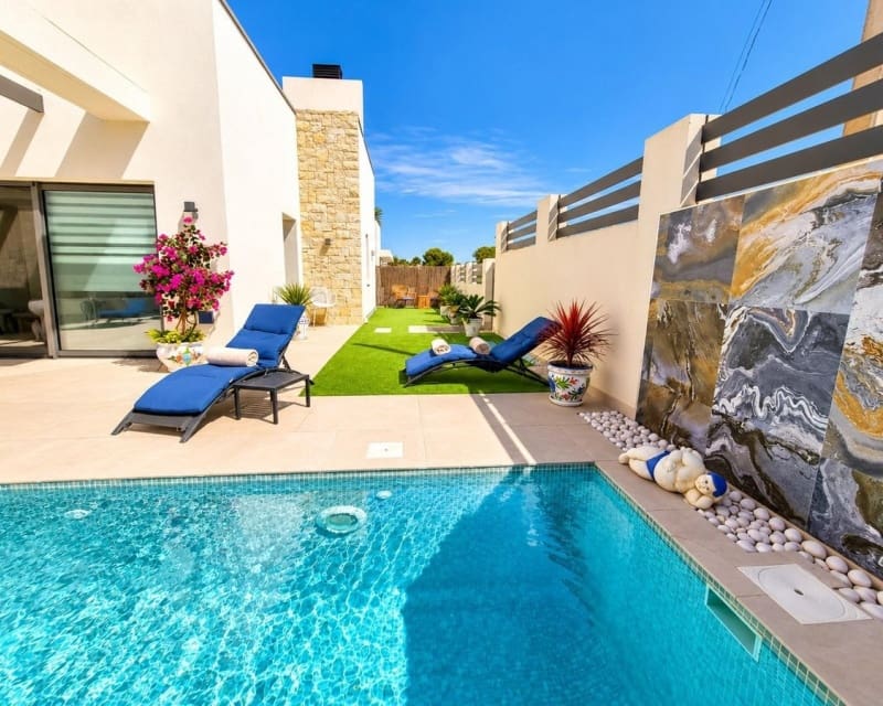 3 Zimmer Villa zu verkaufen in Villamartin mit Pool - 524.900 € (Ref: 10167371)