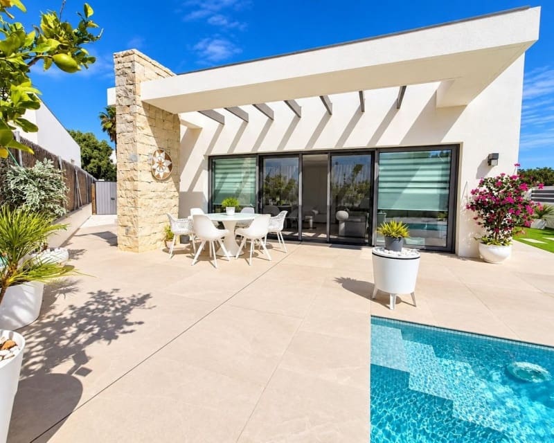 3 Zimmer Villa zu verkaufen in Villamartin mit Pool - 524.900 € (Ref: 10167371)