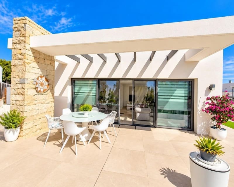 3 Zimmer Villa zu verkaufen in Villamartin mit Pool - 524.900 € (Ref: 10167371)