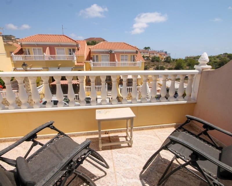 4 soveværelse Byhus til salg i Villamartin med swimmingpool garage - € 225.000 (Ref: 10167372)