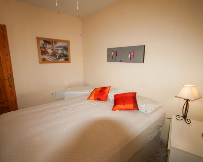 4 soveværelse Byhus til salg i Villamartin med swimmingpool garage - € 225.000 (Ref: 10167372)