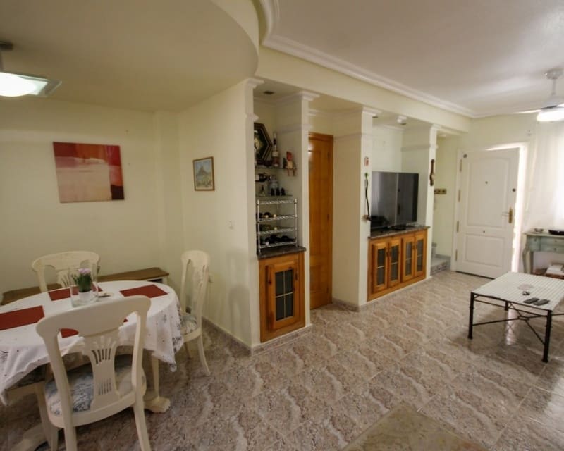 4 soveværelse Byhus til salg i Villamartin med swimmingpool garage - € 225.000 (Ref: 10167372)