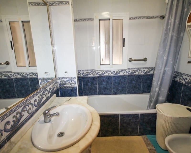 4 soveværelse Byhus til salg i Villamartin med swimmingpool garage - € 225.000 (Ref: 10167372)