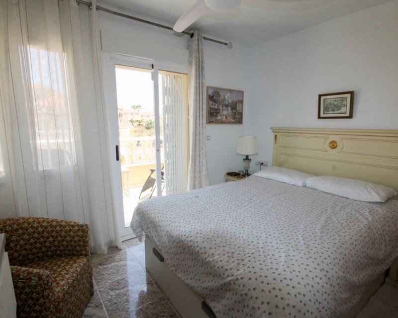 4 soveværelse Byhus til salg i Villamartin med swimmingpool garage - € 225.000 (Ref: 10167372)
