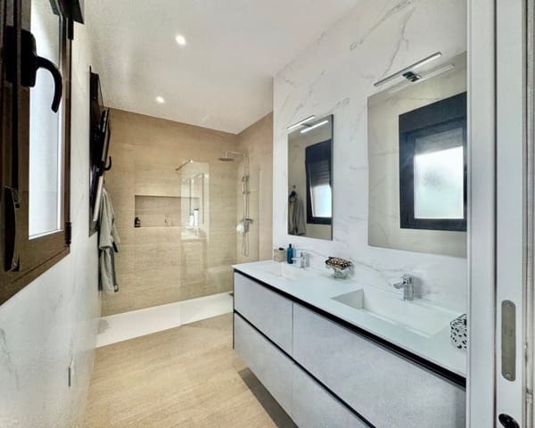 3 bedroom Townhouse for sale in San Pedro del Pinatar ciudad, San Pedro del Pinatar with pool - € 395,000 (Ref: 10167378)