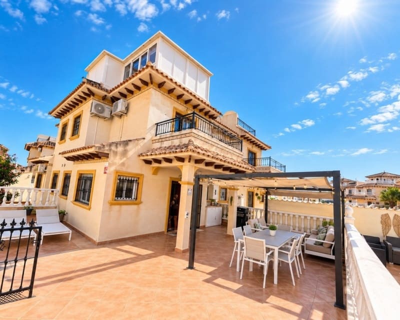 3 bedroom Townhouse for sale in La Zenia with pool - € 285,000 (Ref: 10167379)