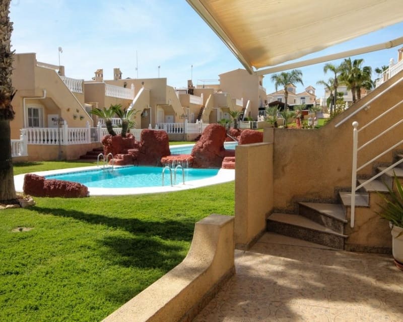 4 soveværelse Byhus til salg i Villamartin med swimmingpool garage - € 269.000 (Ref: 10167381)