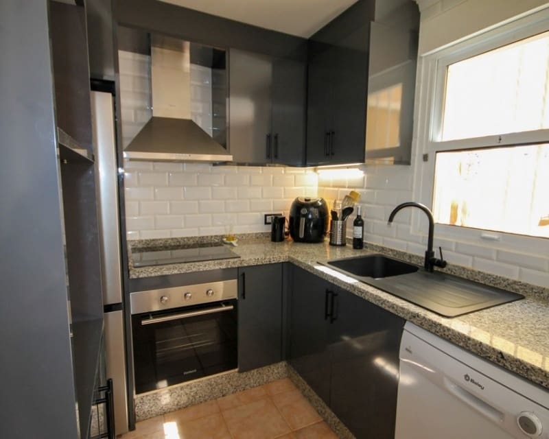 4 soveværelse Byhus til salg i Villamartin med swimmingpool garage - € 269.000 (Ref: 10167381)