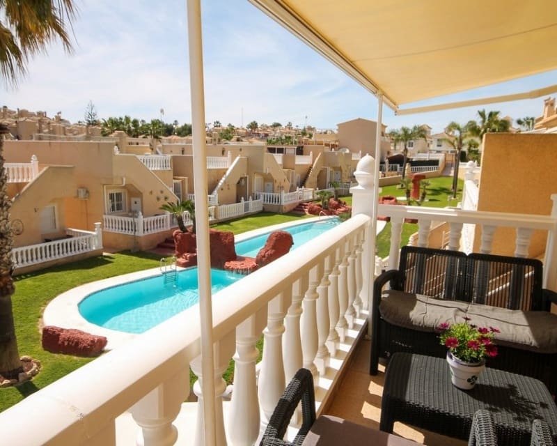 4 soveværelse Byhus til salg i Villamartin med swimmingpool garage - € 269.000 (Ref: 10167381)