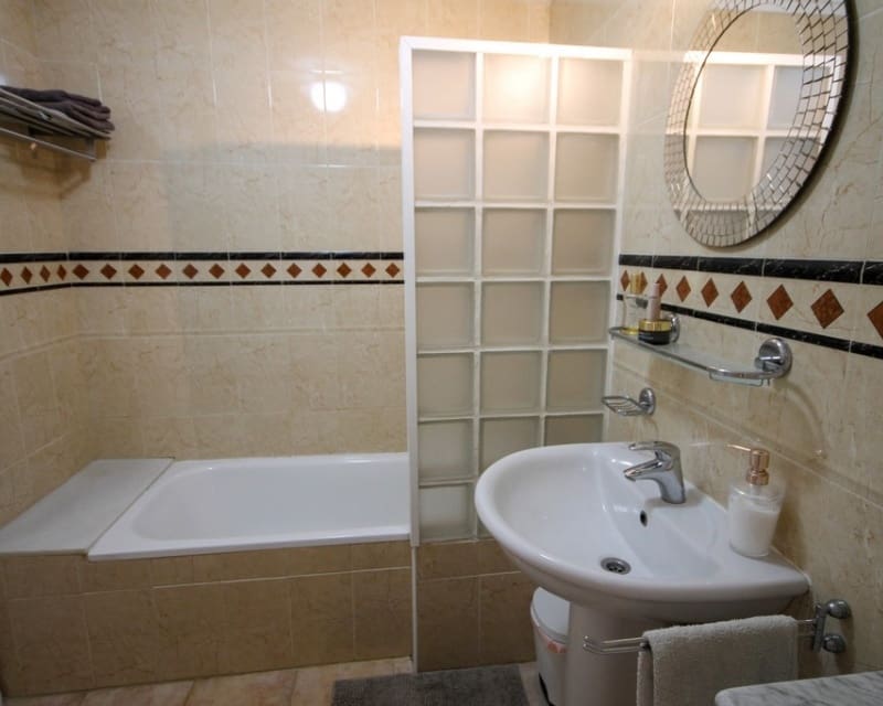 4 soveværelse Byhus til salg i Villamartin med swimmingpool garage - € 269.000 (Ref: 10167381)