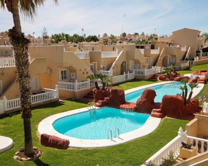 4 soveværelse Byhus til salg i Villamartin med swimmingpool garage - € 269.000 (Ref: 10167381)