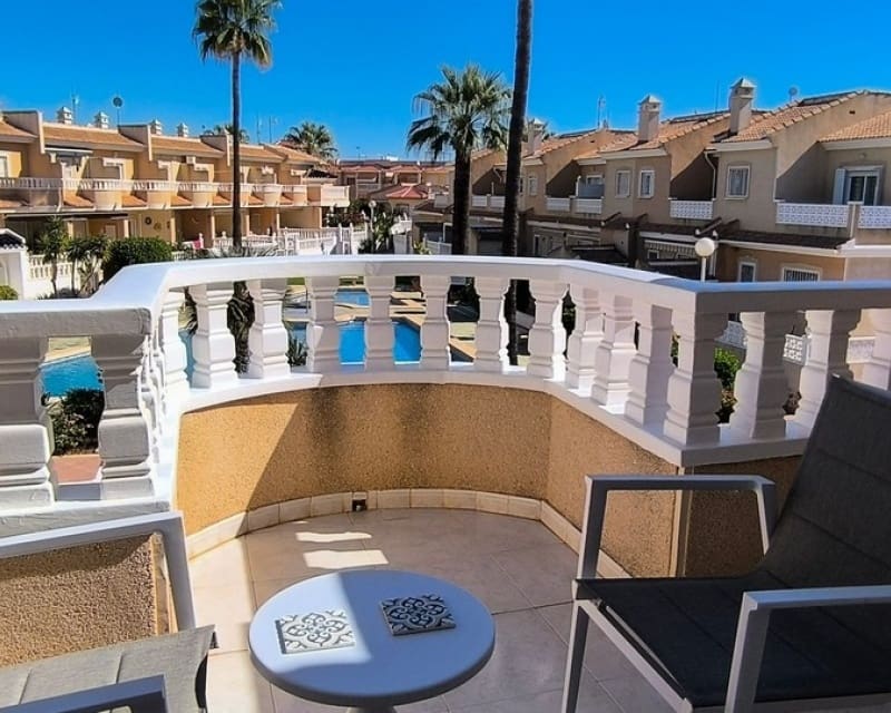 2 soveværelse Byhus til salg i Dona Pepa med swimmingpool - € 189.950 (Ref: 10167382)