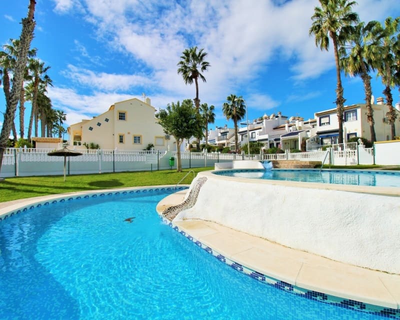 2 soveværelse Bungalow til salg i Villamartin med swimmingpool - € 219.950 (Ref: 10167386)