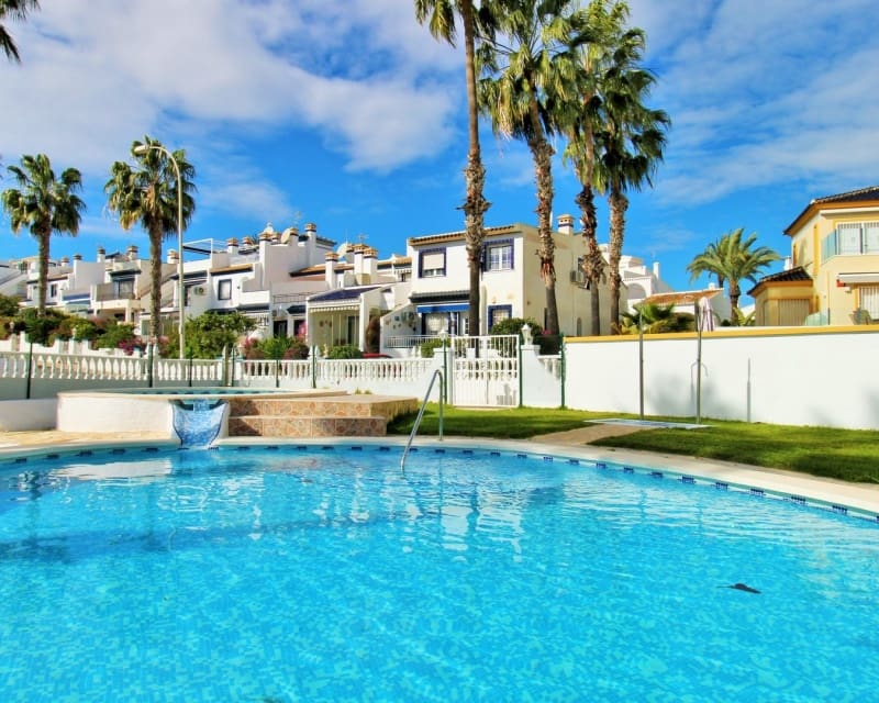 2 soveværelse Bungalow til salg i Villamartin med swimmingpool - € 219.950 (Ref: 10167386)