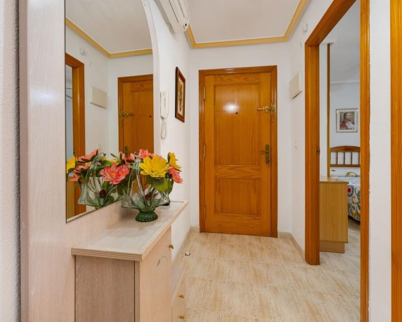 2 makuuhuone Huoneisto myytävänä paikassa Torrevieja mukana uima-altaan 
autotalli - 159 900 € (Ref: 10167387)
