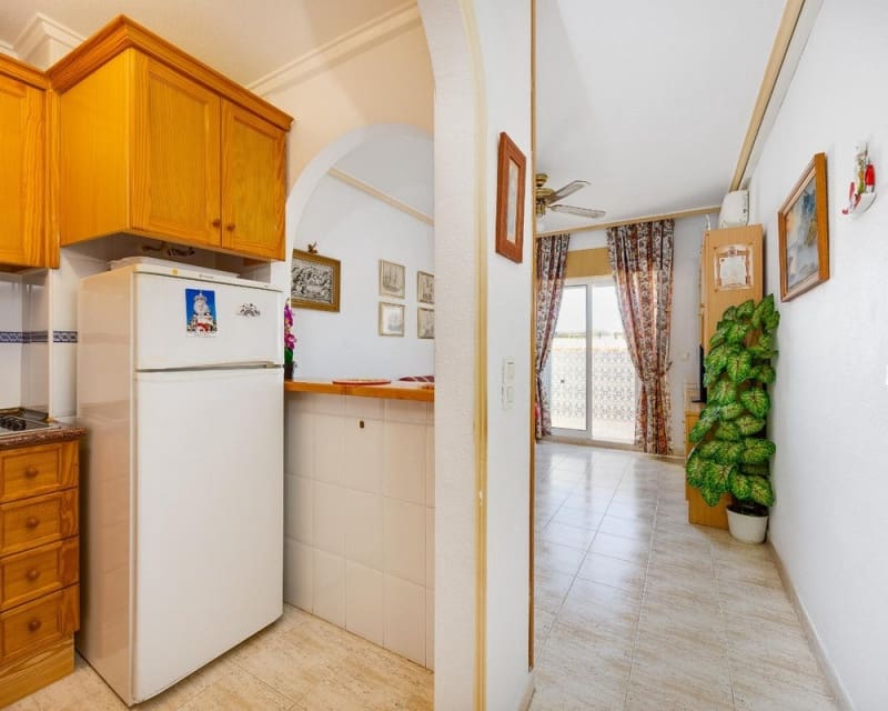 2 makuuhuone Huoneisto myytävänä paikassa Torrevieja mukana uima-altaan 
autotalli - 159 900 € (Ref: 10167387)